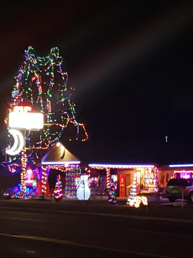 Crescent Moon Motel Exterior photo